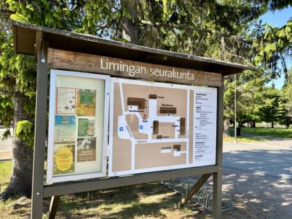 Limingan seurakunnan ulkoilmoitustaulu.